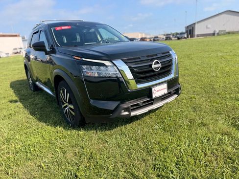 Certified 2023 Nissan Pathfinder Platinum AWD/4WD image 2