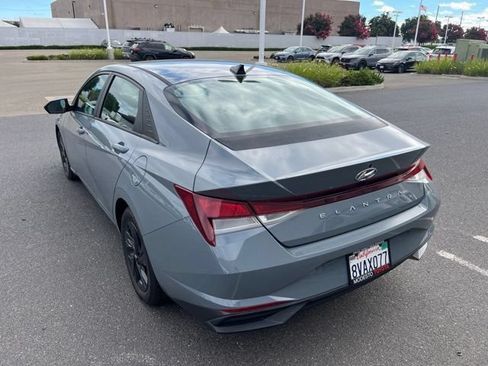 Used 2021 Hyundai Elantra SEL FWD image 7