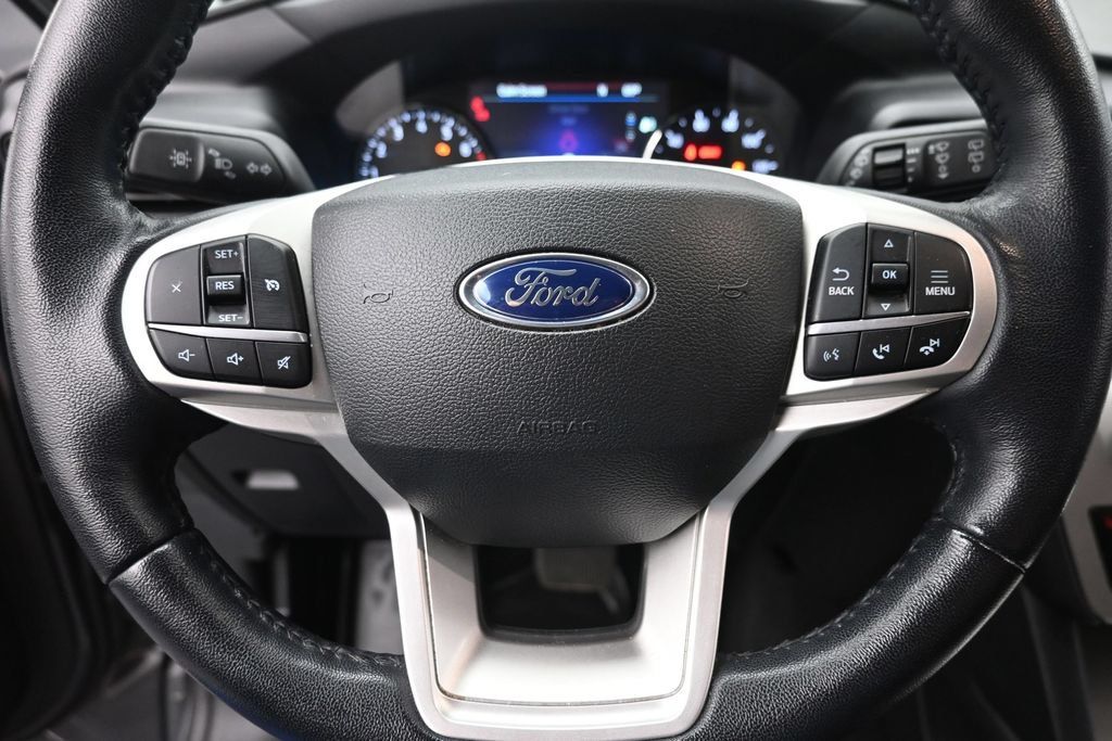 Used 2023 Ford Explorer XLT AWD/4WD image 19