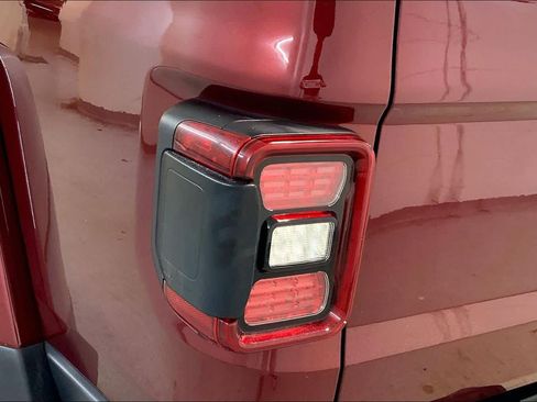 Used 2021 Jeep Gladiator Rubicon AWD/4WD image 28
