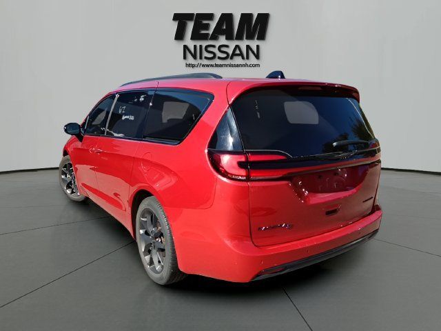 Used 2025 Chrysler Pacifica Limited FWD image 4