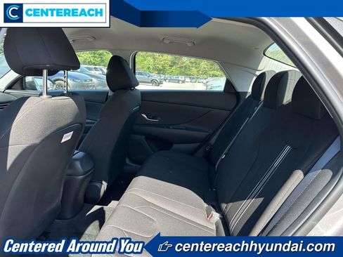 Used 2023 Hyundai Elantra SEL w/ Convenience Package FWD image 9