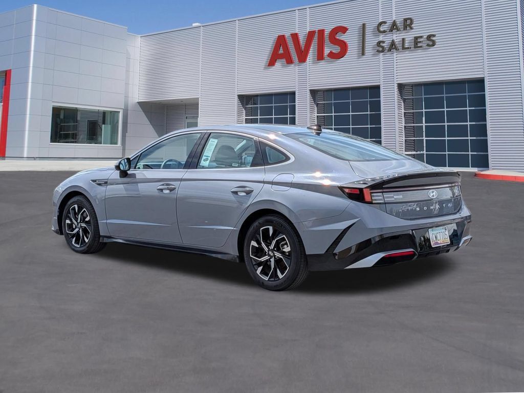 Used 2025 Hyundai Sonata SEL FWD image 9