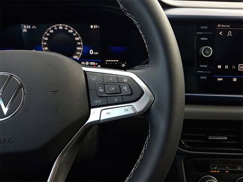 Certified 2022 Volkswagen Taos SE w/ Panoramic Sunroof Package image 22