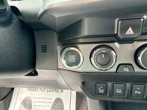 Used 2021 Toyota Tacoma TRD Off-Road w/ Technology Package AWD/4WD image 33