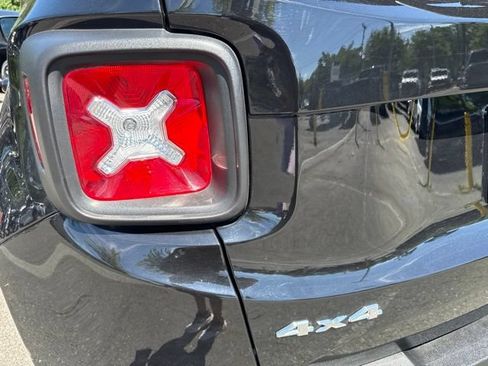 Used 2023 Jeep Renegade Latitude AWD/4WD image 32