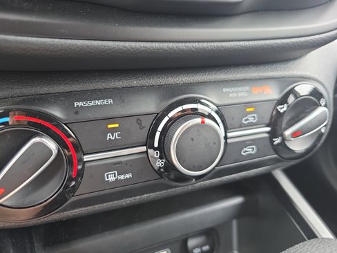 Certified 2025 Kia Soul LX image 16