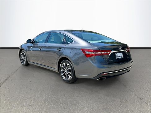 Used 2016 Toyota Avalon XLE Premium image 5