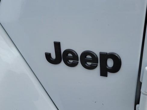 Used 2023 Jeep Wrangler Unlimited Sahara AWD/4WD image 30