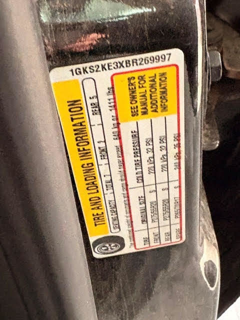 Used 2011 GMC Yukon XL SLT AWD/4WD image 1