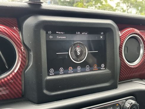 Certified 2020 Jeep Wrangler Unlimited Sahara AWD/4WD image 17