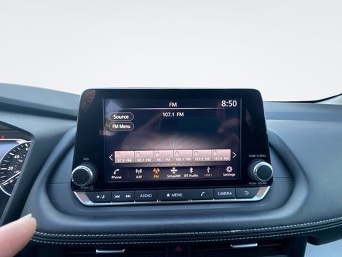 Used 2024 Nissan Rogue SV FWD image 18