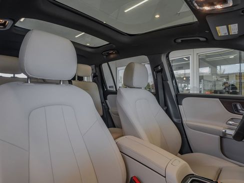 Used 2026 Mercedes-Benz GLB 250 4MATIC image 32