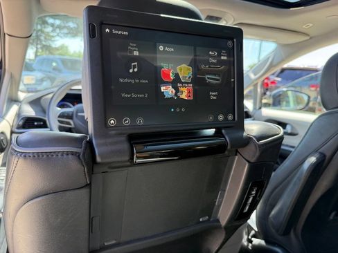 Used 2019 Chrysler Pacifica Limited w/ Advanced Safetytec Group FWD image 15