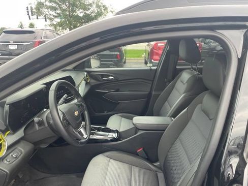 Certified 2025 Chevrolet Trax LT w/ LT Convenience Package FWD image 8