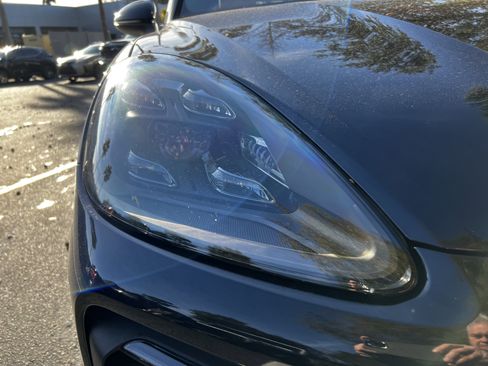Used 2023 Porsche Cayenne image 12