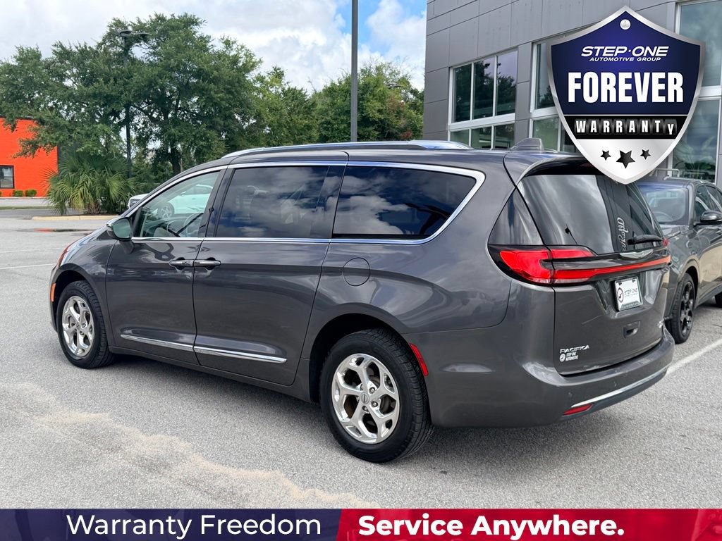 Used 2021 Chrysler Pacifica Limited AWD/4WD image 4