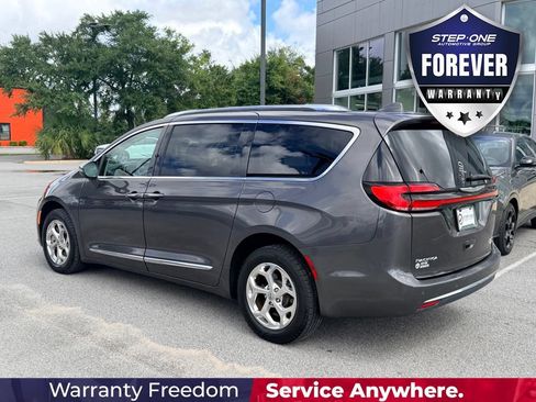 Used 2021 Chrysler Pacifica Limited AWD/4WD image 4
