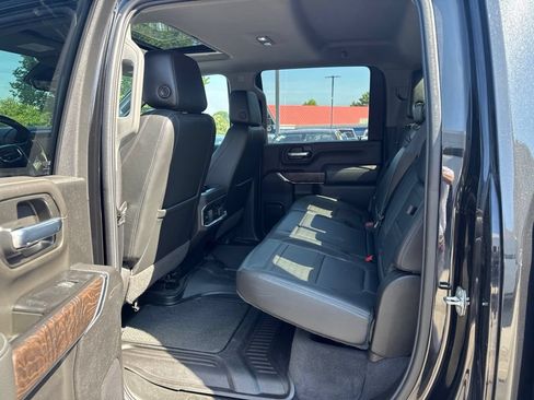 Certified 2022 GMC Sierra 2500 Denali w/ Denali Black Diamond Edition AWD/4WD image 19