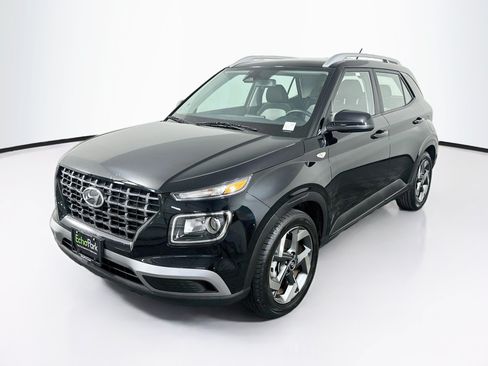 Used 2025 Hyundai Venue SEL FWD image 3