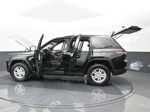 Used 2024 Jeep Grand Cherokee Laredo w/ Trailer Tow Package image 62