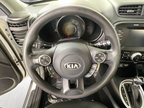 Used 2018 Kia Soul + FWD image 11