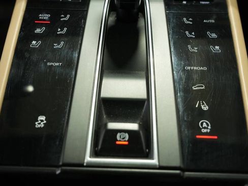 Certified 2022 Porsche Macan image 22