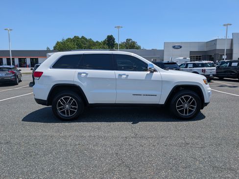 Used 2018 Jeep Grand Cherokee Limited AWD/4WD image 2