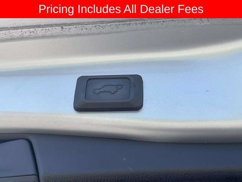 Used 2019 Toyota RAV4 XSE AWD/4WD image 15