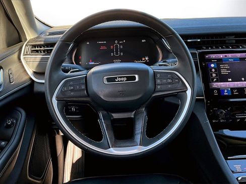 Used 2023 Jeep Grand Cherokee L Limited w/ Black Appearance Package image 10