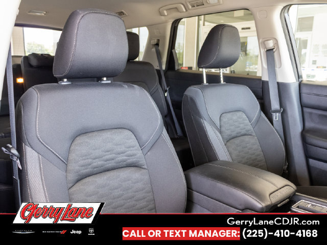 Used 2025 Nissan Pathfinder SV FWD image 14
