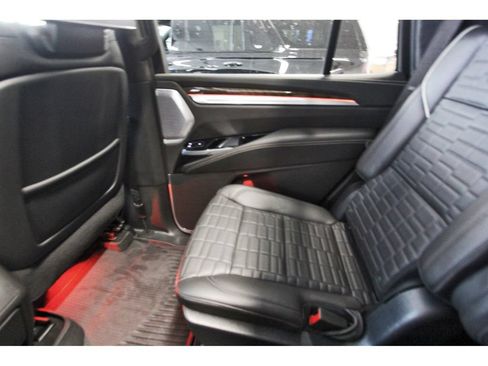 Used 2025 Cadillac Escalade Sport Platinum AWD/4WD image 11