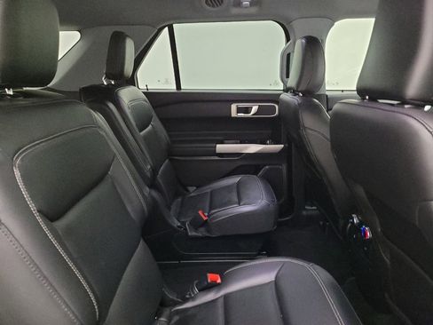 Used 2022 Ford Explorer XLT w/ Equipment Group 202A RWD image 19