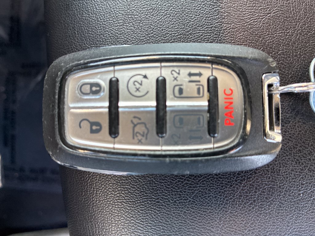 Used 2024 Chrysler Pacifica Touring-L FWD image 29