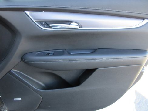 Used 2023 Cadillac XT6 Luxury image 27