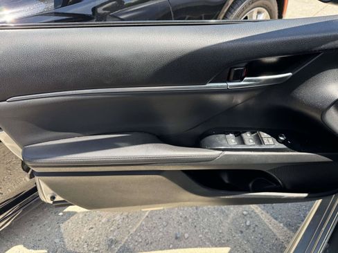 Used 2019 Toyota Camry XSE FWD image 13