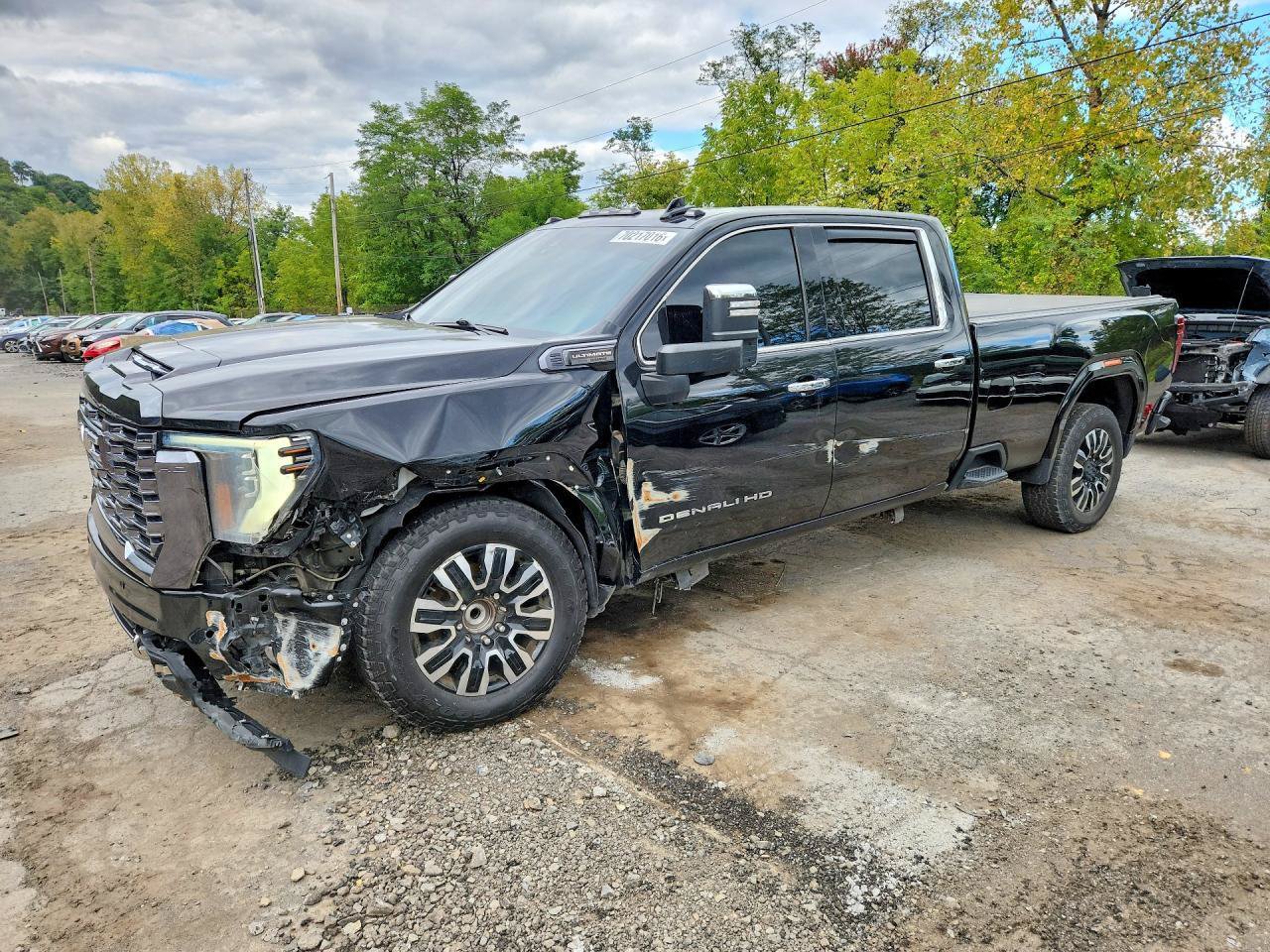 Used 2024 GMC Sierra 3500 Denali Ultimate AWD/4WD image 3