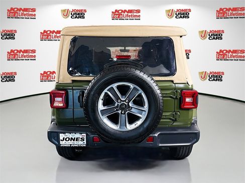 Used 2020 Jeep Wrangler Unlimited Sahara image 15