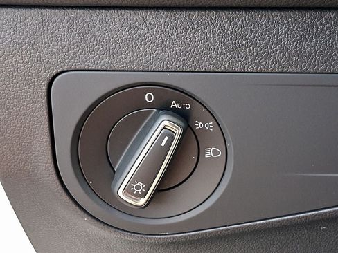 Certified 2023 Volkswagen Tiguan SE R-Line FWD image 26