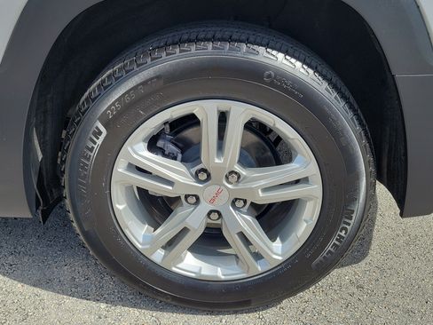 Used 2024 GMC Terrain SLE FWD image 29