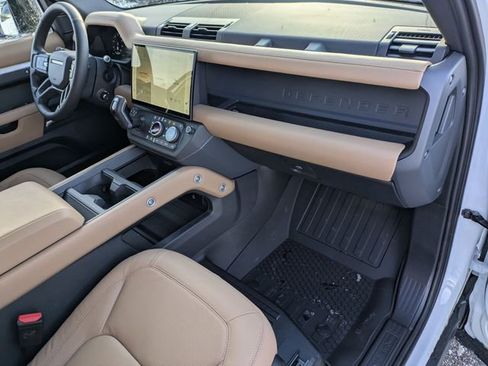 New 2026 Land Rover Defender 110 X-Dynamic SE image 19