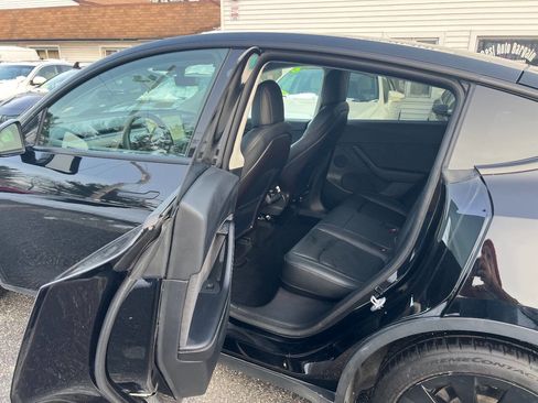 Used 2021 Tesla Model Y Long Range image 18