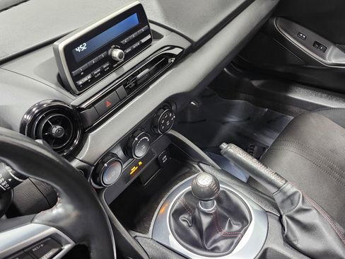 Used 2016 MAZDA MX-5 Miata Sport image 29