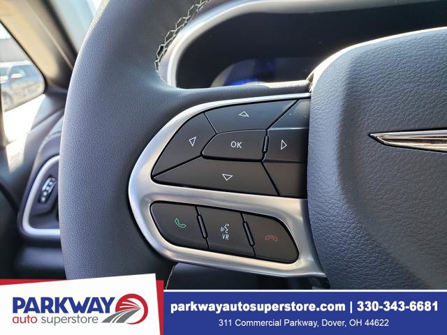 New 2026 Chrysler Pacifica Select AWD/4WD image 21