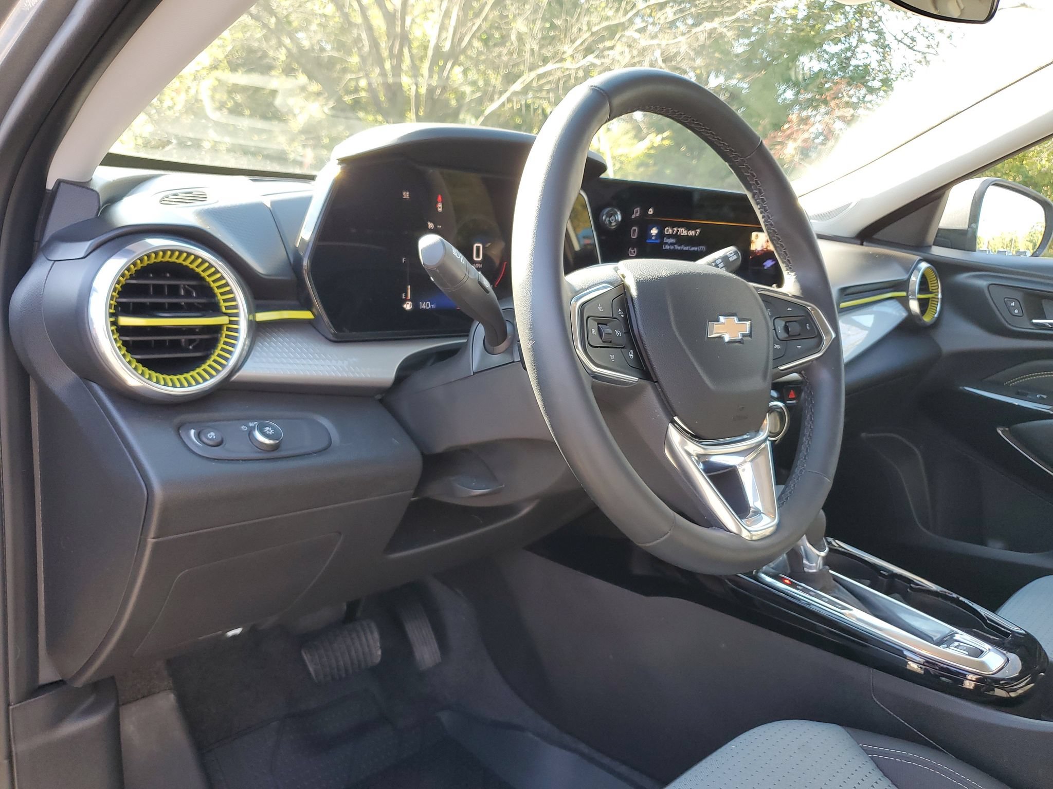 Used 2025 Chevrolet Trax LT w/ Driver Confidence Package FWD image 15