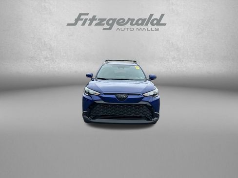 Used 2023 Toyota Corolla Cross AWD Hybrid w/ Moonroof Package image 2