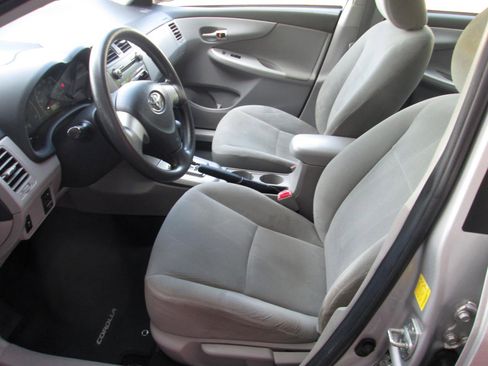 Used 2011 Toyota Corolla LE FWD image 3