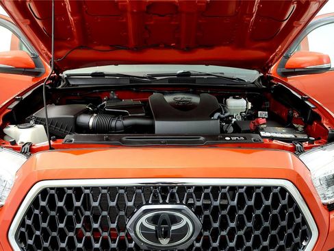 Used 2018 Toyota Tacoma TRD Off-Road w/ Technology Package AWD/4WD image 14