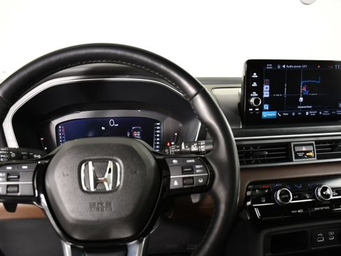 Used 2025 Honda Pilot Elite image 18