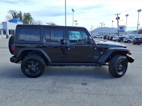 Used 2025 Jeep Wrangler Willys image 3